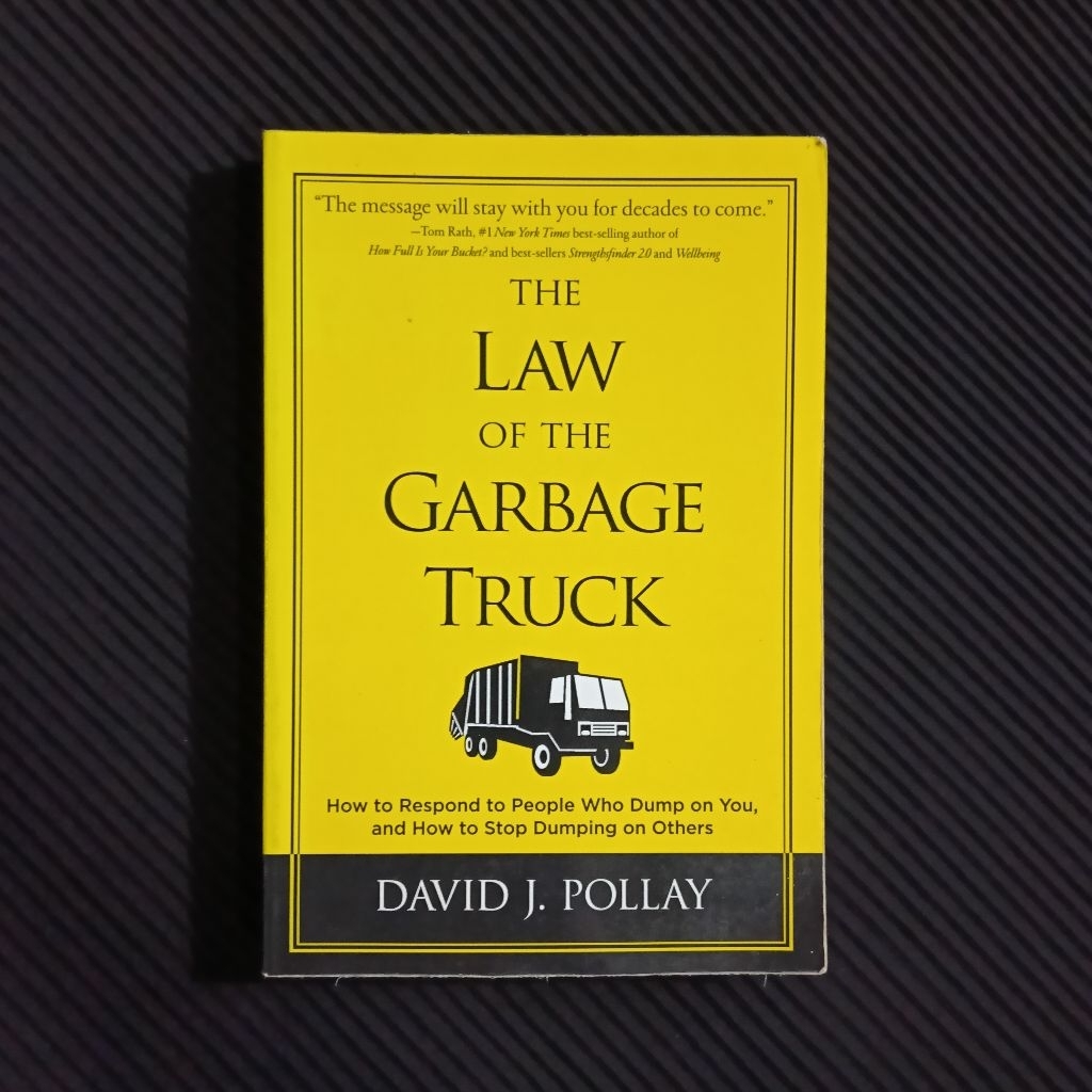 Buku Original Bahasa Inggris - The Law Of The Garbage Truck / DAVID J. POLLAY