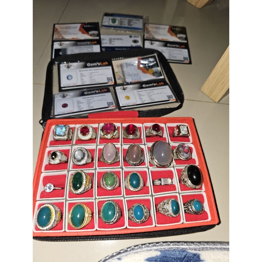 Borongan batu akik dan permata bacan, safir, ruby, silimanite, anggur.