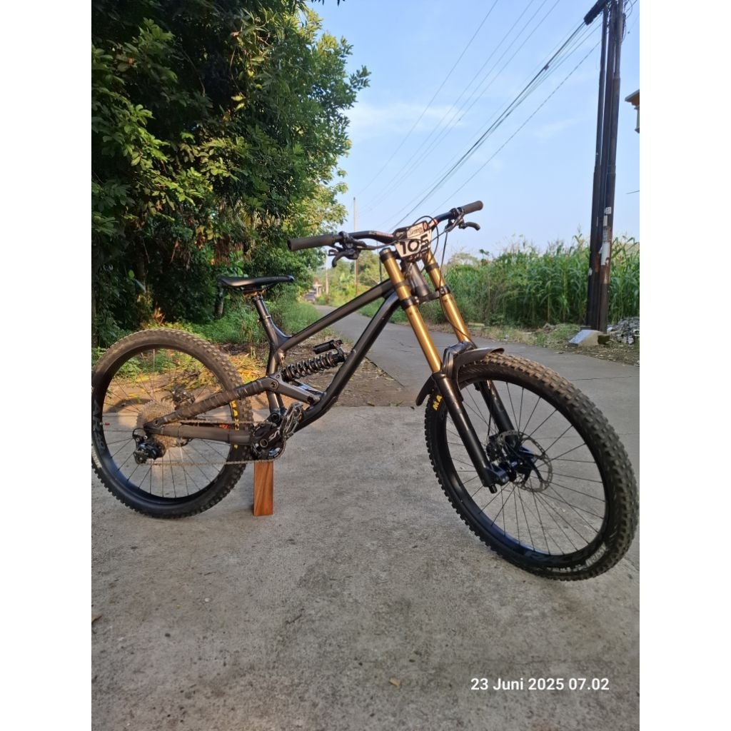 commencal furious downhill bisa frame saja