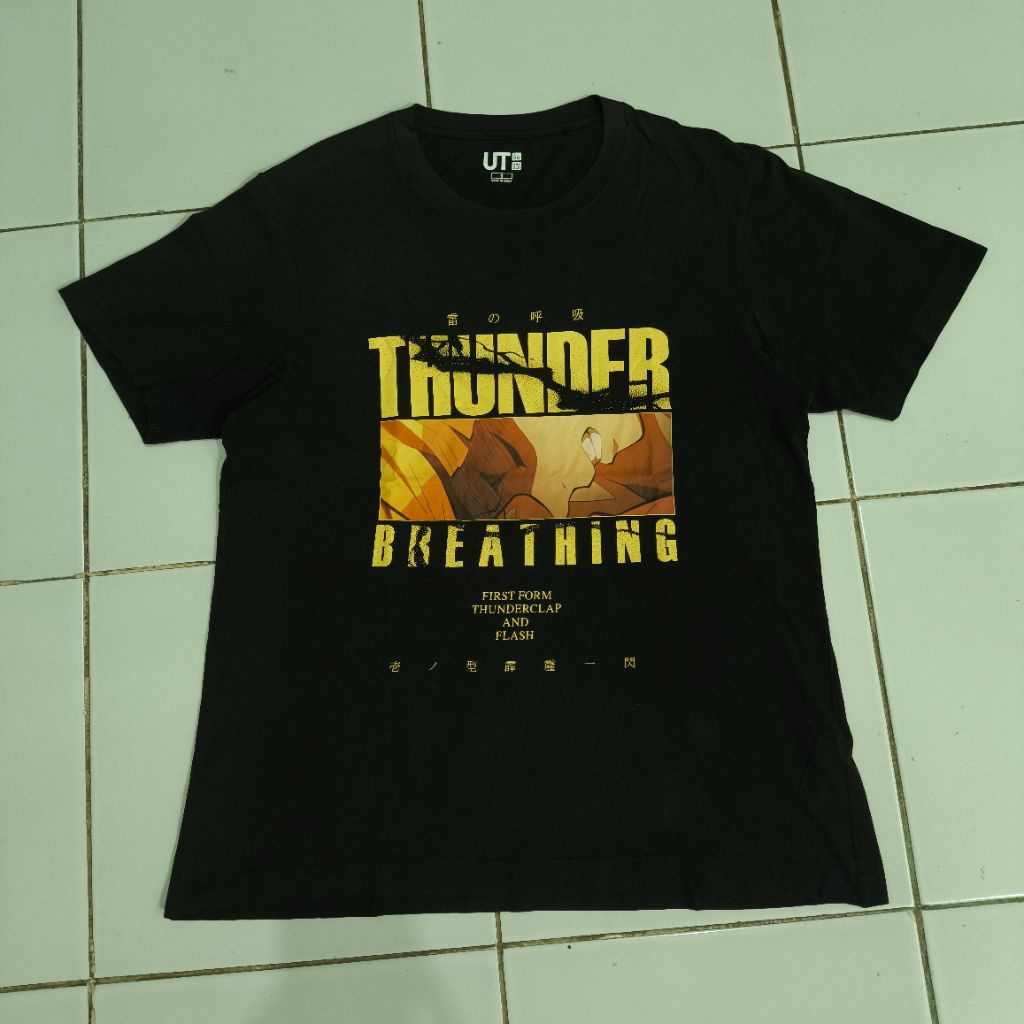 Kaos Uniqlo collab Zenitsu kimetsu no yaiba preloved