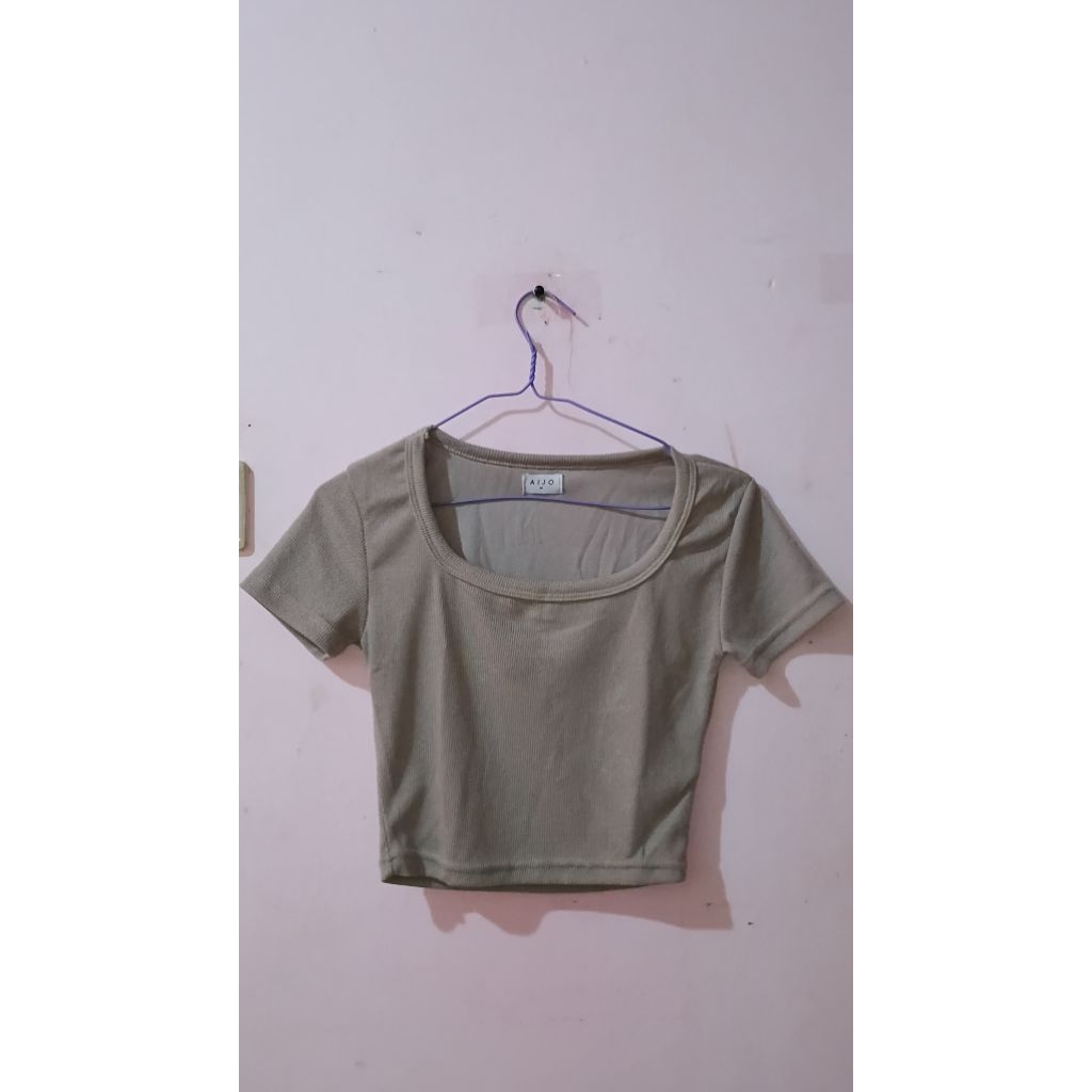 Aqilla Uneck Top Aijo