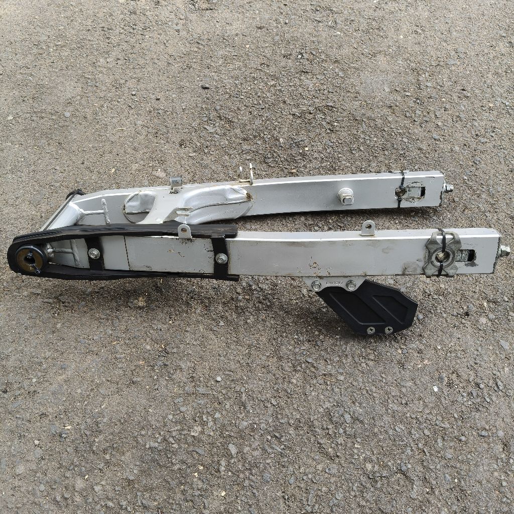 Swing arm CRF 150L Original (bekas)