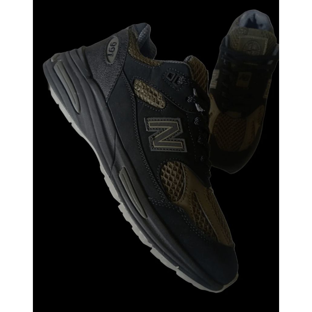 NB 991 V2 Stone Island Size 43/27.5cm