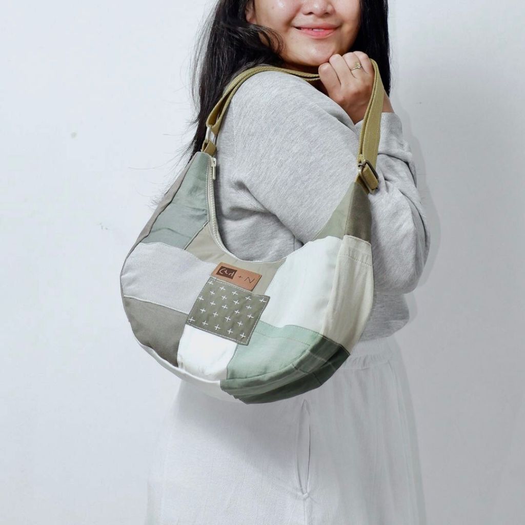 Controlnew Croissant Bag Arala - Tas Denim Patchwork Upcycle Handmade Sashiko Sling Bag