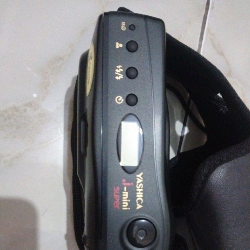 kamera analog jadul Yashica J-mini