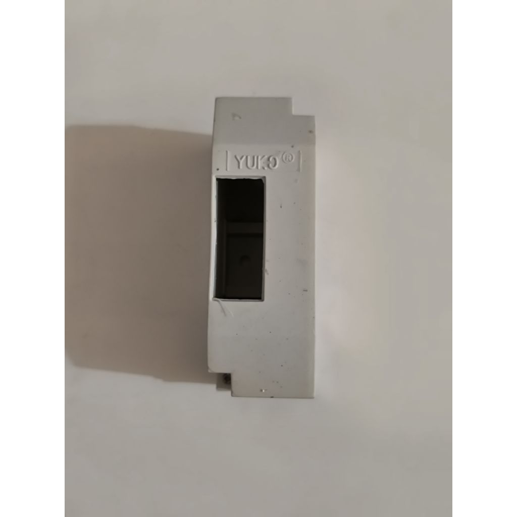 Yuko Box MCB Yuko 1 Unit Distribusi Box untuk Sistem Listrik Rumah dan Industri