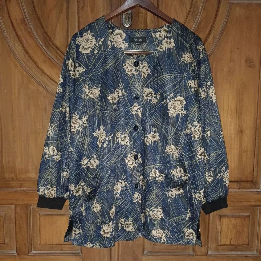 PRELOVED PETIT LIFE Jaket Wanita Navy Motif Bunga Bigsize LD 118