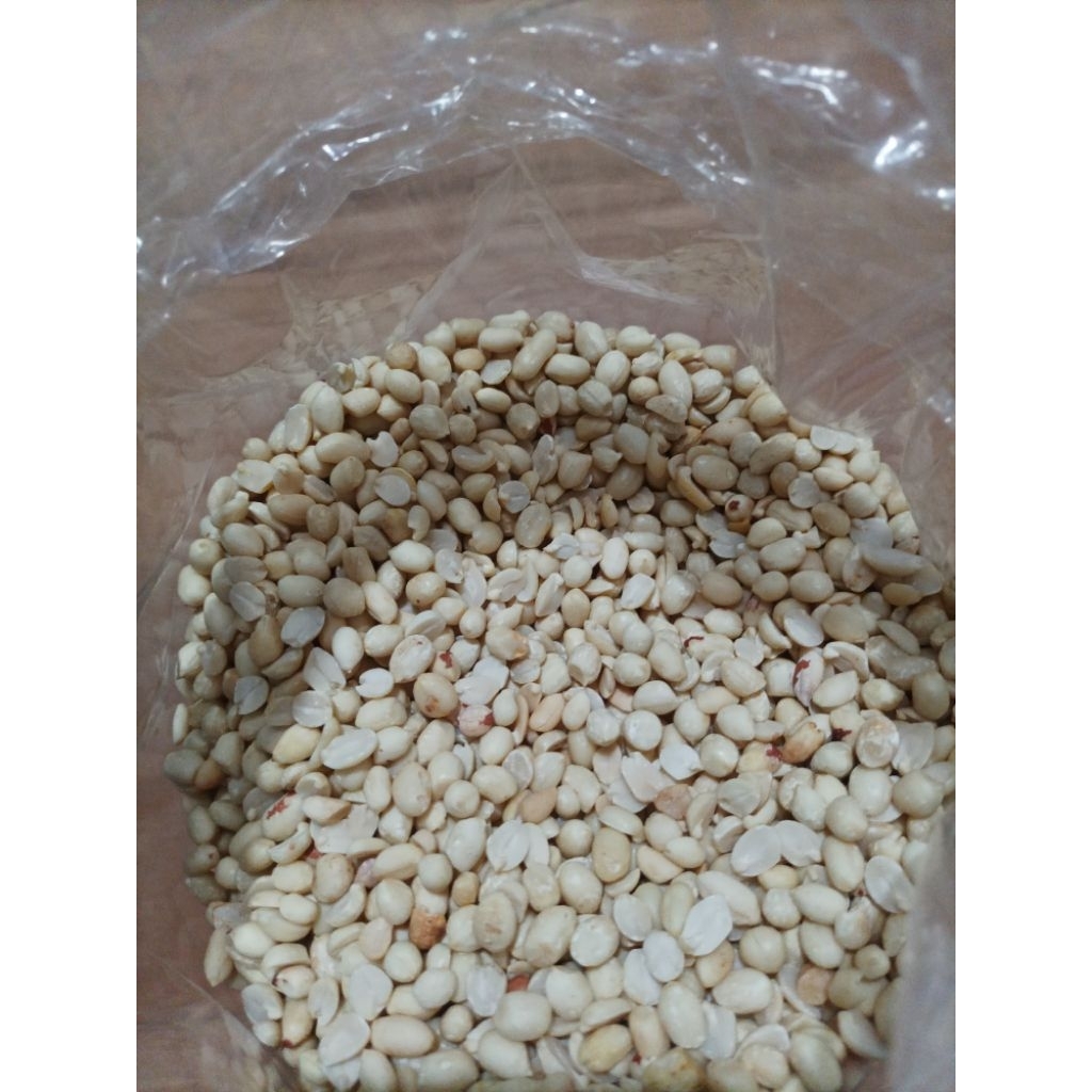 kacang kupas 1 kg