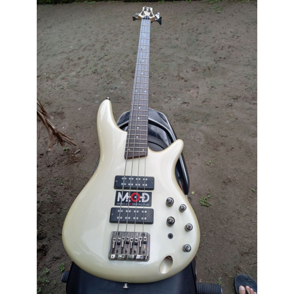 Ibanez SR300E