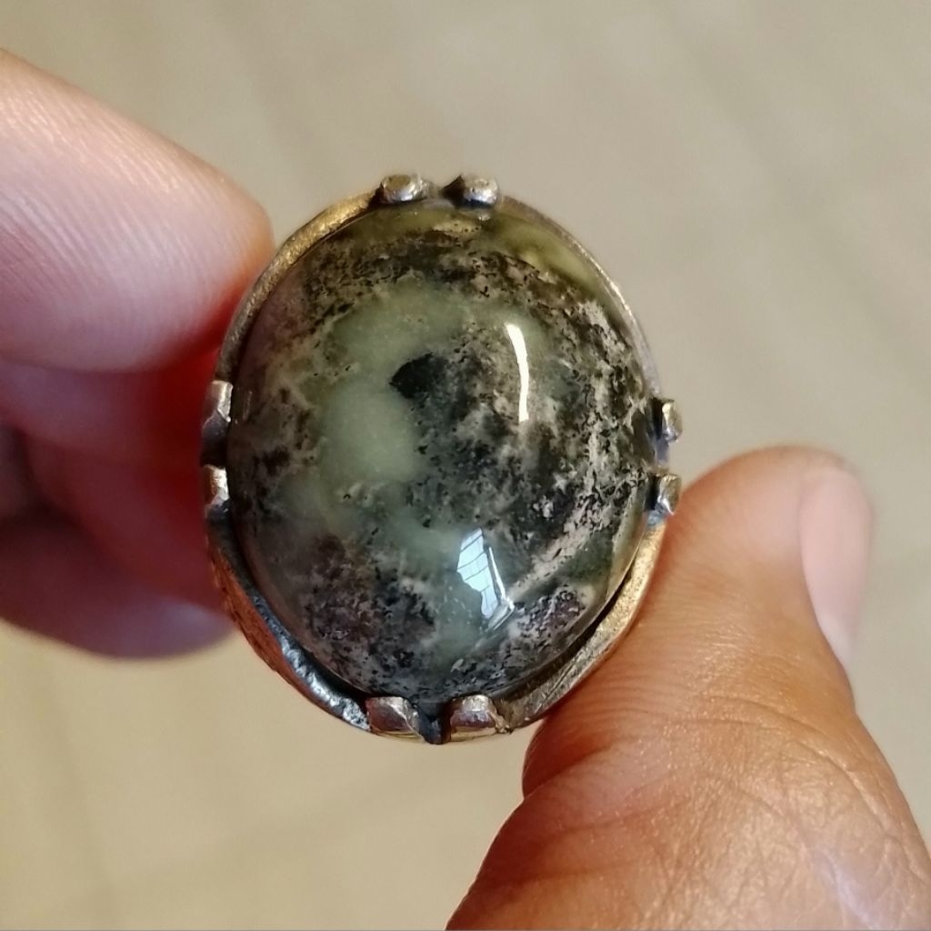 Batu Natural Giok Papua Hijau Corak Hitam Putih