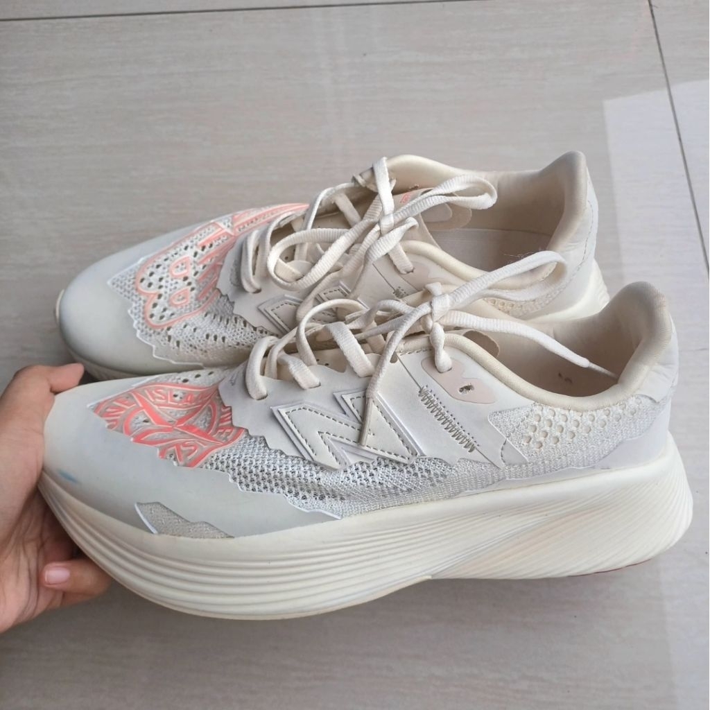 New Balance Stone Island Tokyo Design Studio FuelCell RC Elite V2 | Sepatu Beige Khaki Cream Soft Be