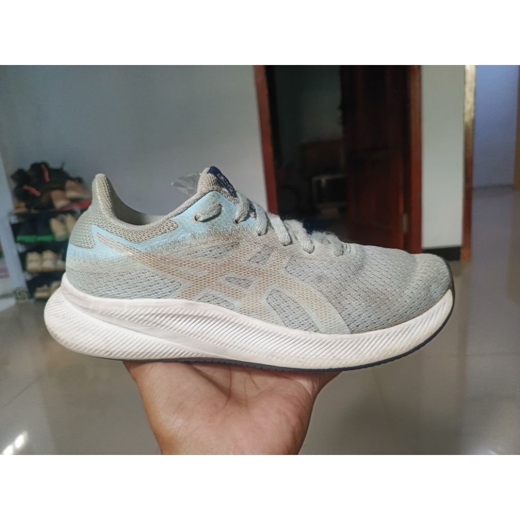 Sepatu Asics second