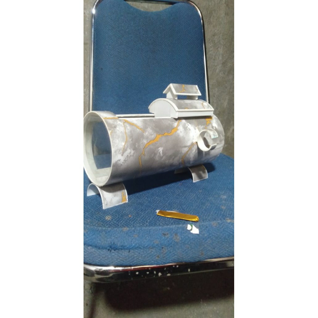 aquarium mini terbuat dari pipa pvc 4inc.dan akrilik sebagai kaca samping .mika kaca samping.di leng