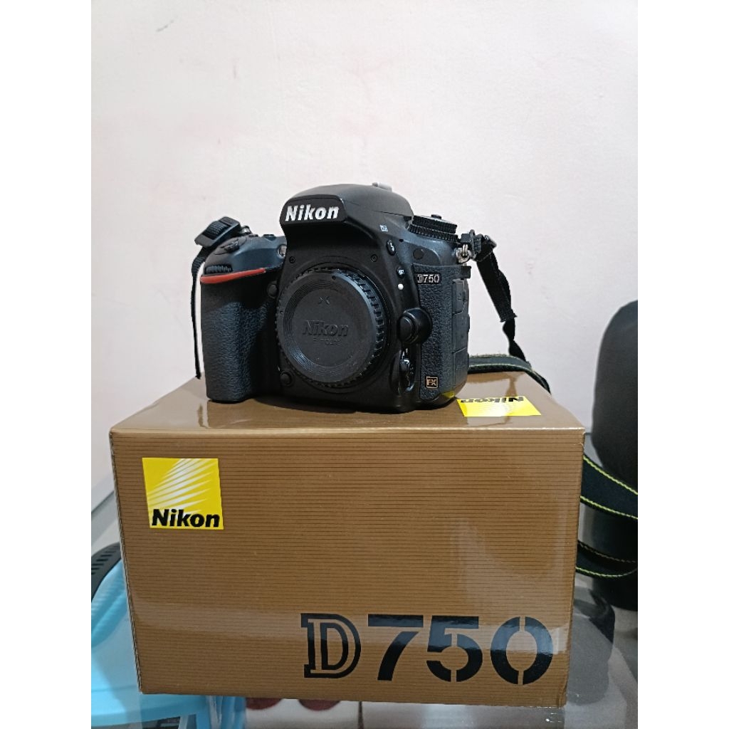 NIKON D750