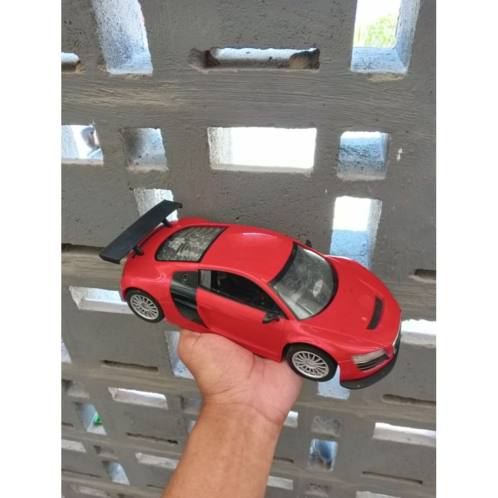 RC AUDI A8 Red (Bekas)