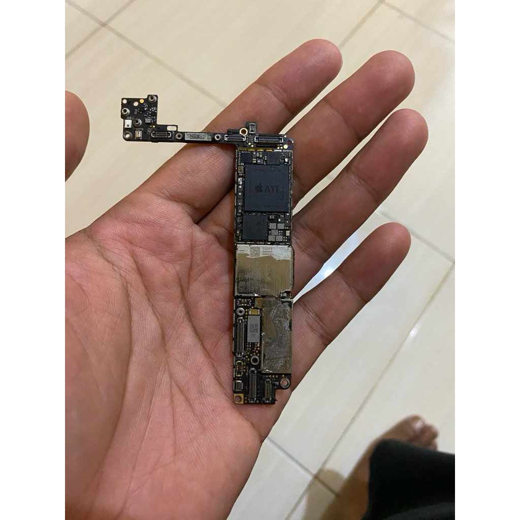 Mesin lcd buzer spiker housing iphone 8 A11  256gb minus Ic Nand anggap saja gembling