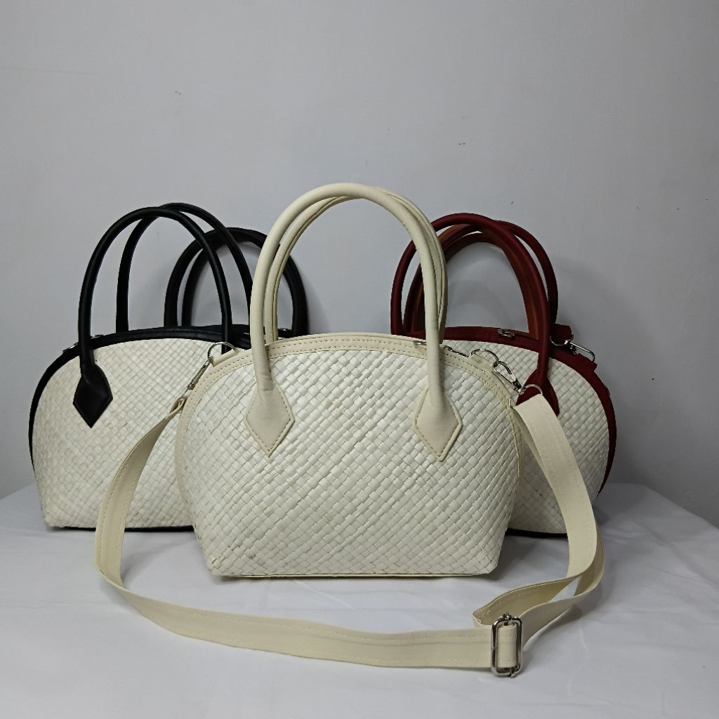 Tas anyaman pandan / Tas pandan / Tas pandan selempang / Tas selempang pandan / Tas kerang pandan / 