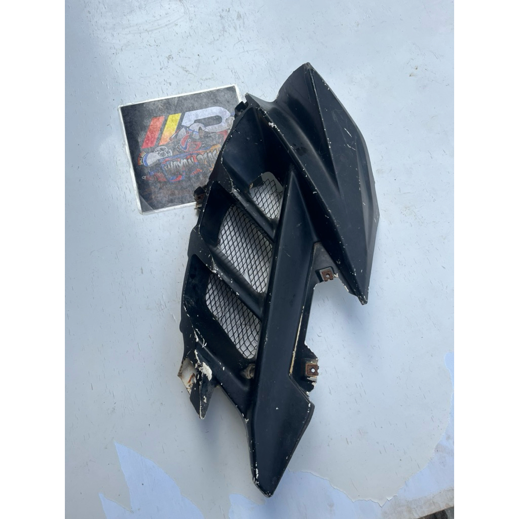 Cover sayap yamaha r15 v2 sebelah kiri original bekas lepasan motor