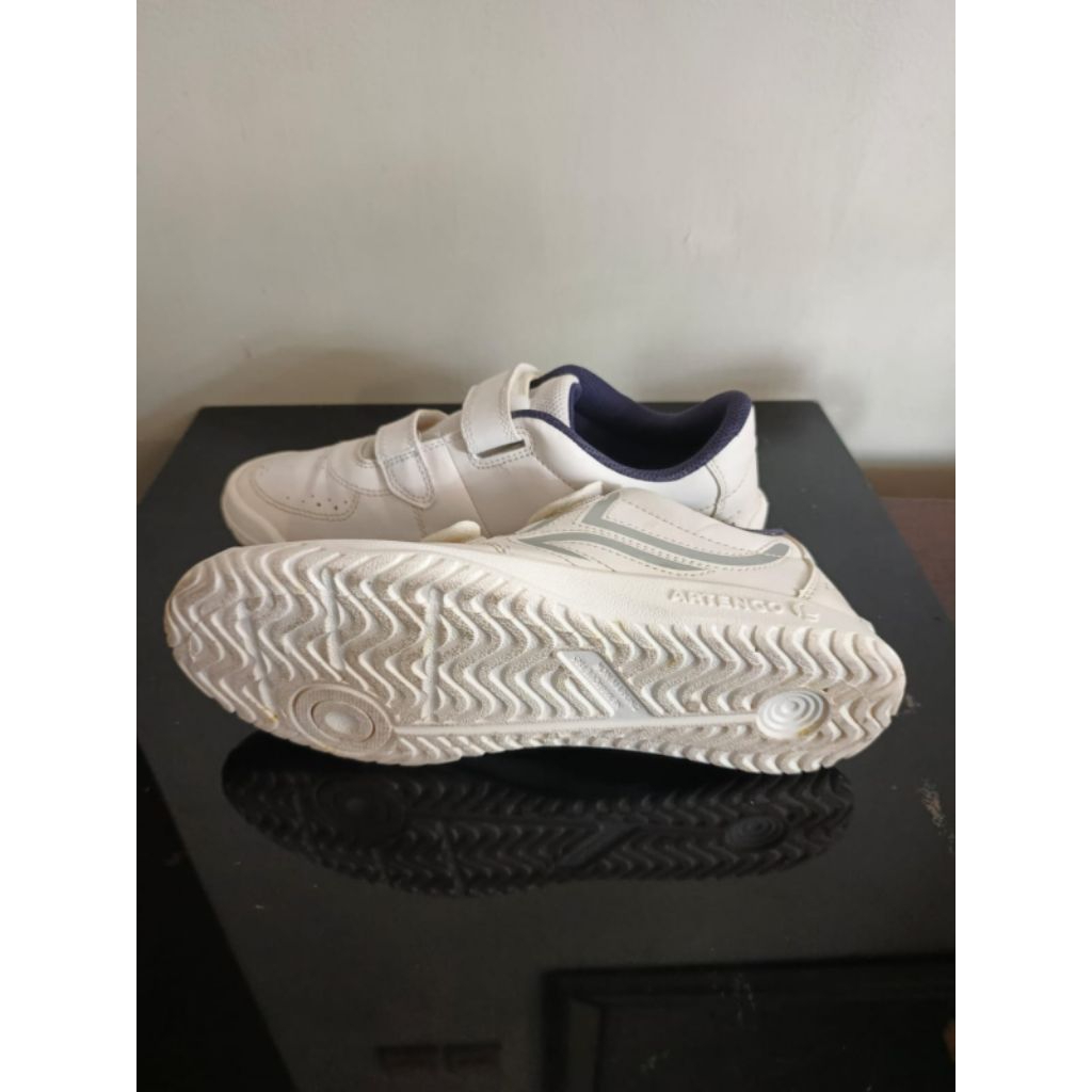 Sepatu Artengo by Decathlon