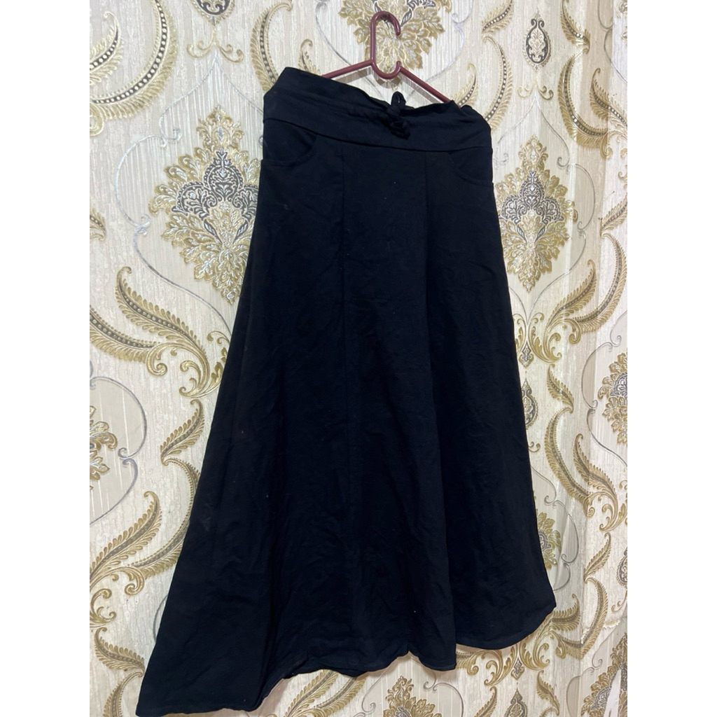 preloved rok hitam