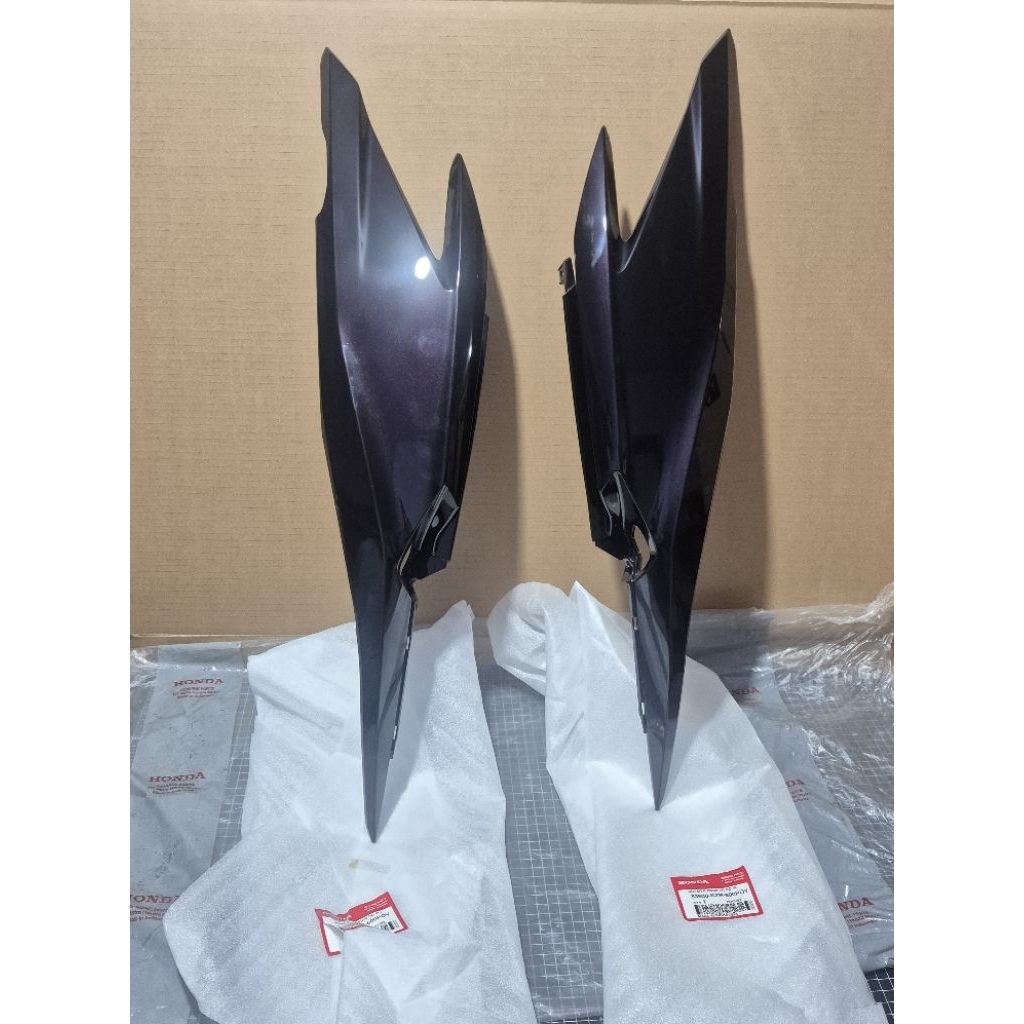Cover body bodi Belakang honda vario techno 125 Kzr Warna POV(Ungu) Original Ahm Honda 83500-KZR-600