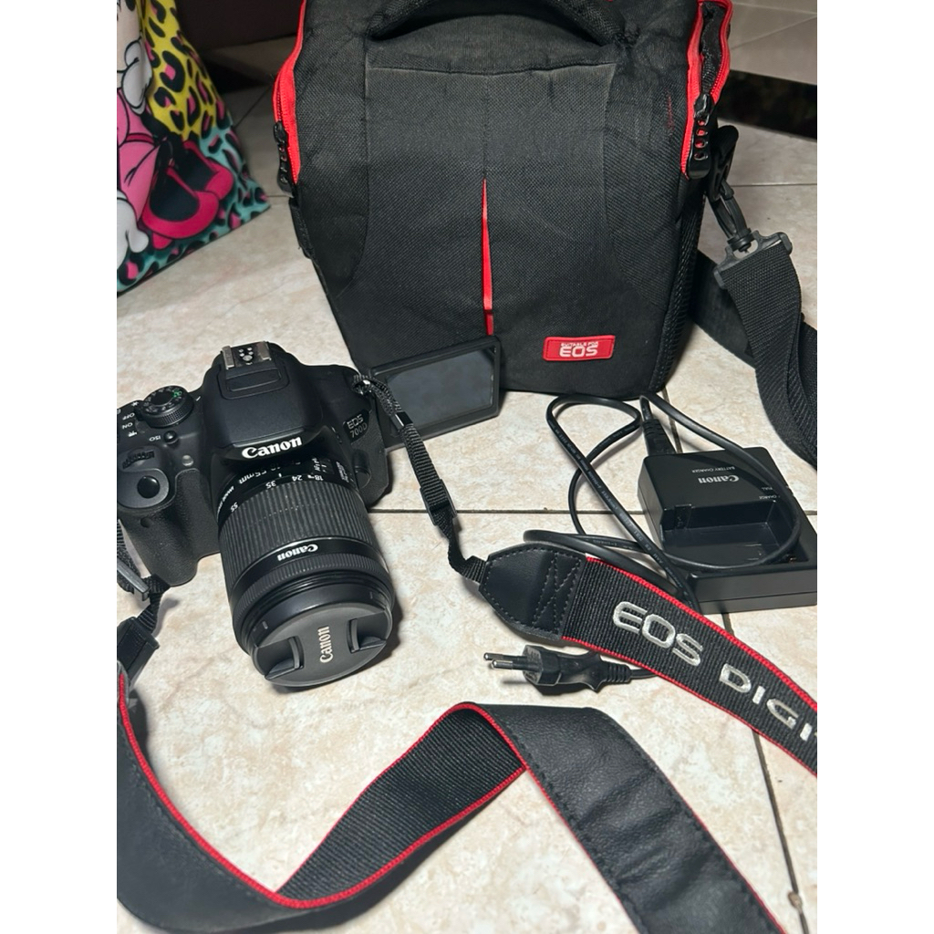Kamera DSLR 700D