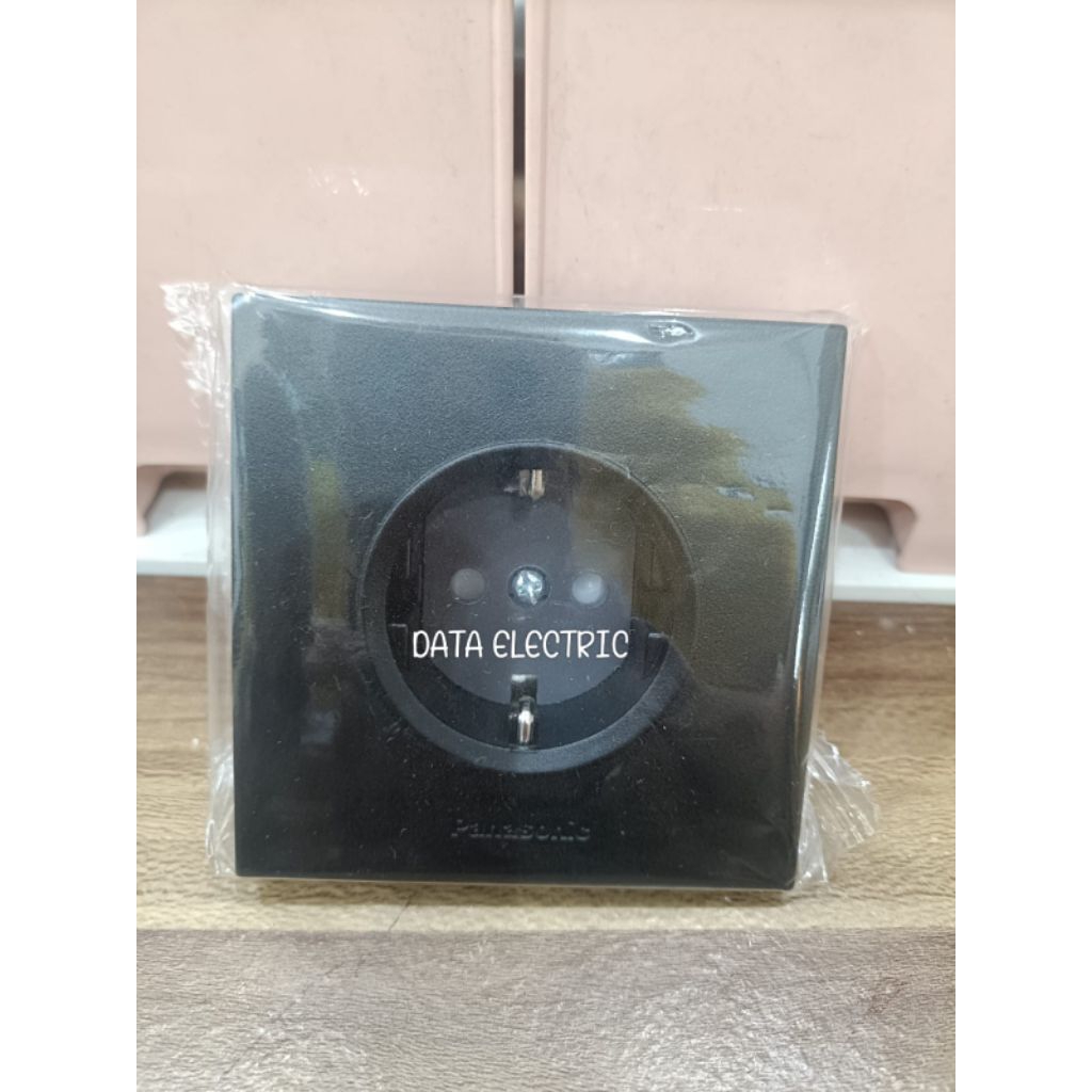 PANASONIC Stop Kontak Style-E Warna Black WESJP1121