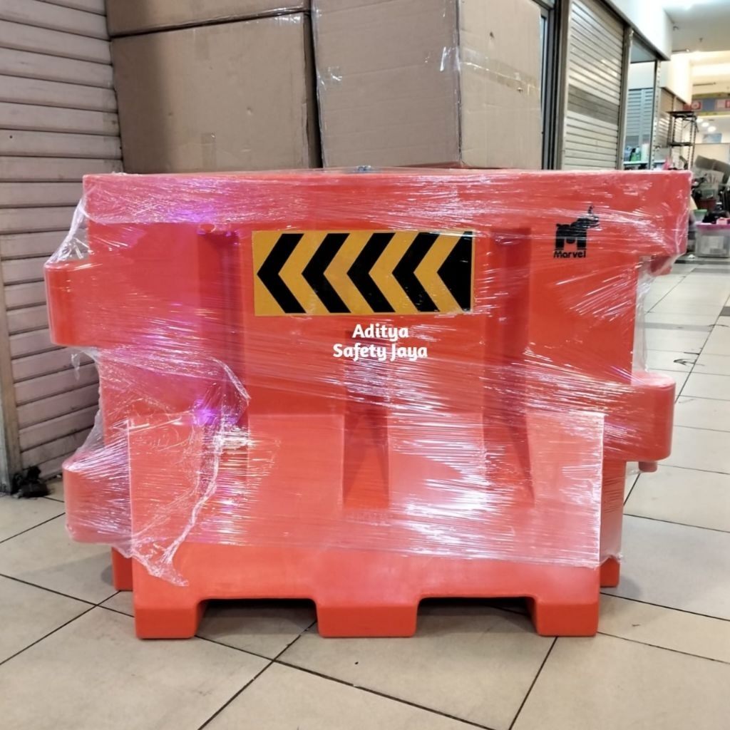 Road Barrier Pembatas Jalan Merk Marvel / Pembatas Jalan Water Barrier Marvel