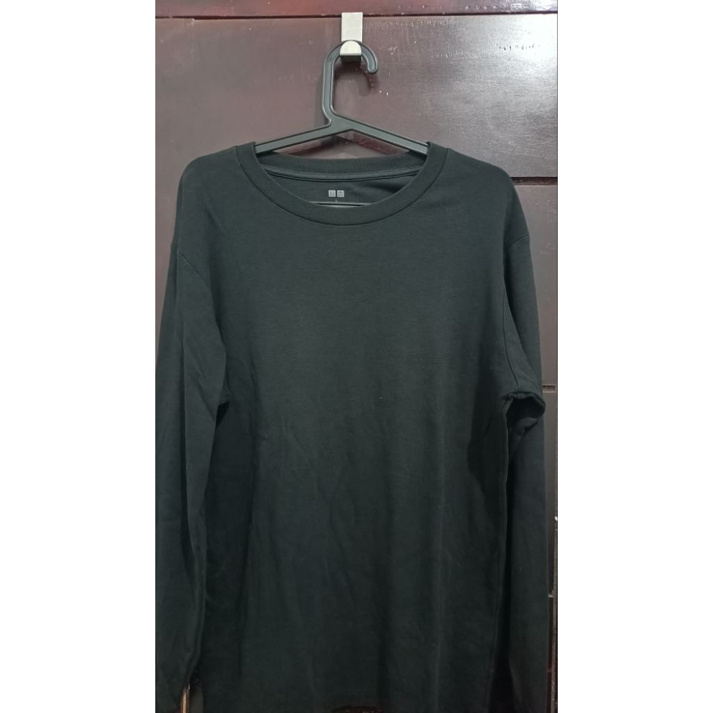 Kaos Hitam Lengan Panjang Cowok