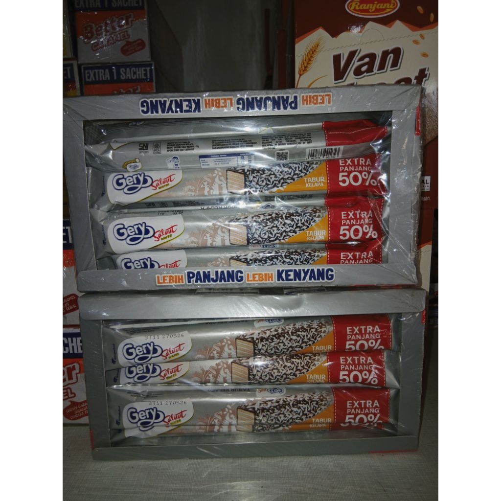 Gery Saluut Wafer Tabur Kelapa