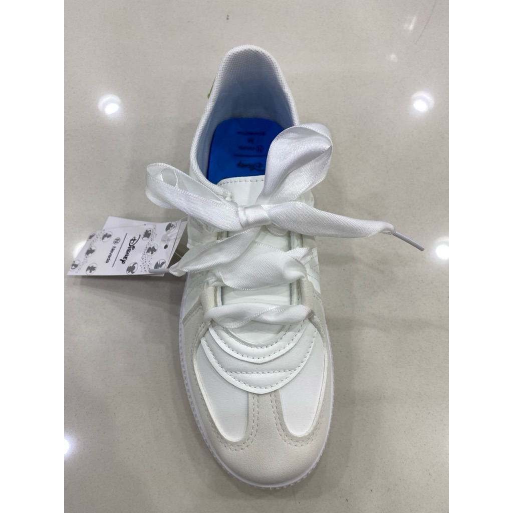 Sneakers wanita merk Nevada Disney