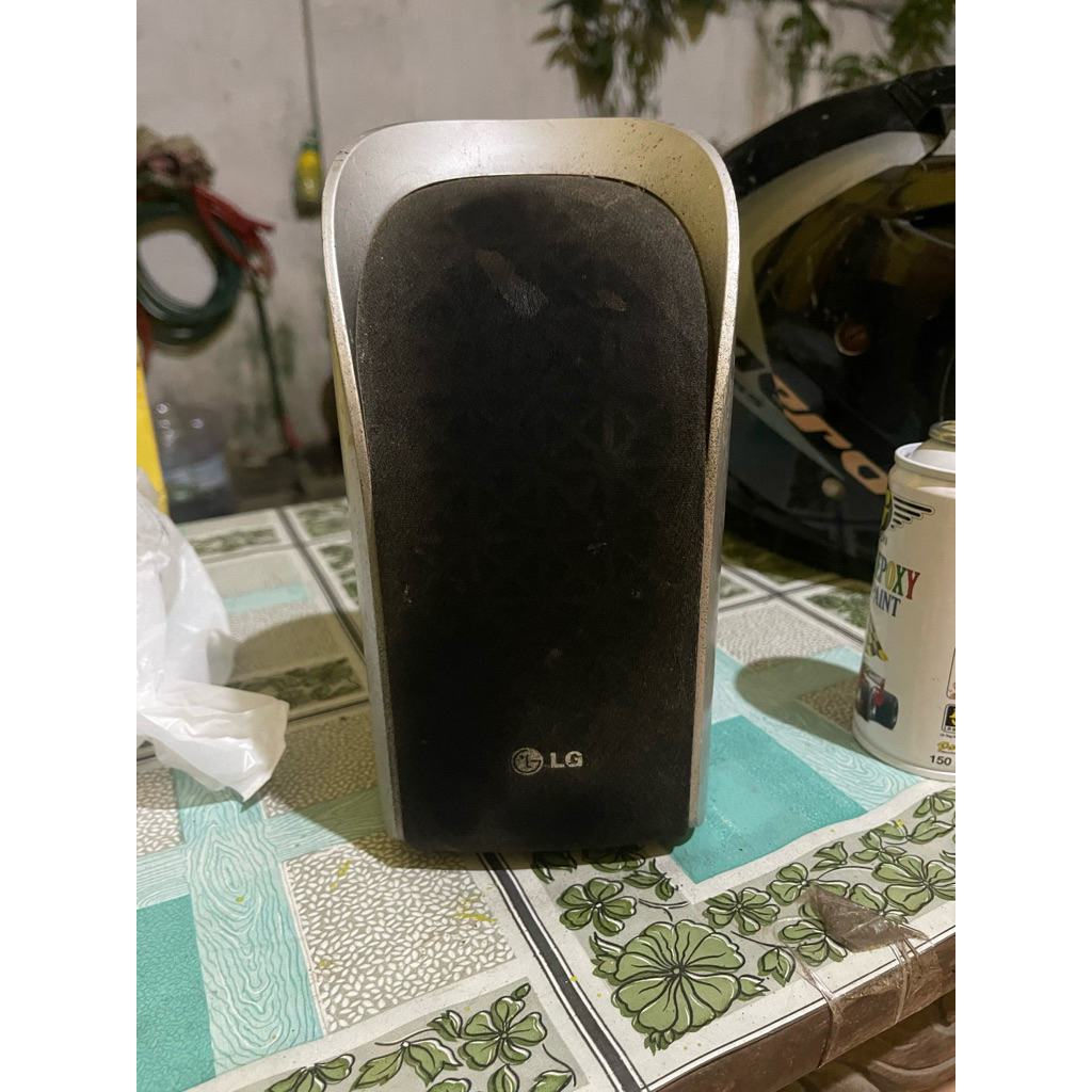 speaker satelitLG