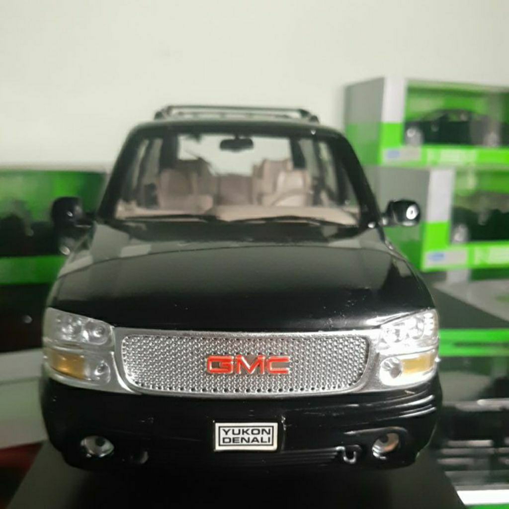 Diecast Welly Skala 1:18 GMC Yukon Denali Hitam Baru Bukan Bekas Komplit