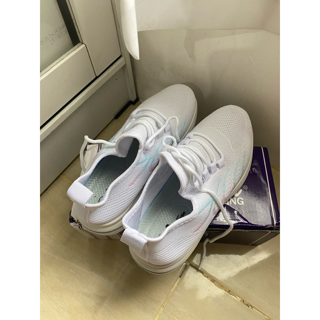 Dr. Kevin Sepatu Olahraga Sport Wanita Woman Women Shoes Sneakers Rajut Tali