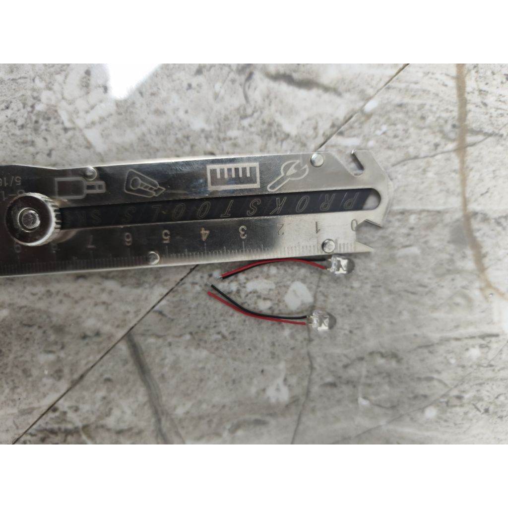 lampu LED kecil putih plus kabel