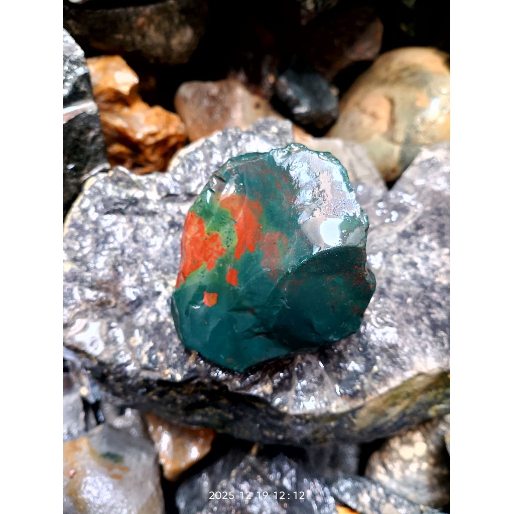 batu nagasui motif love