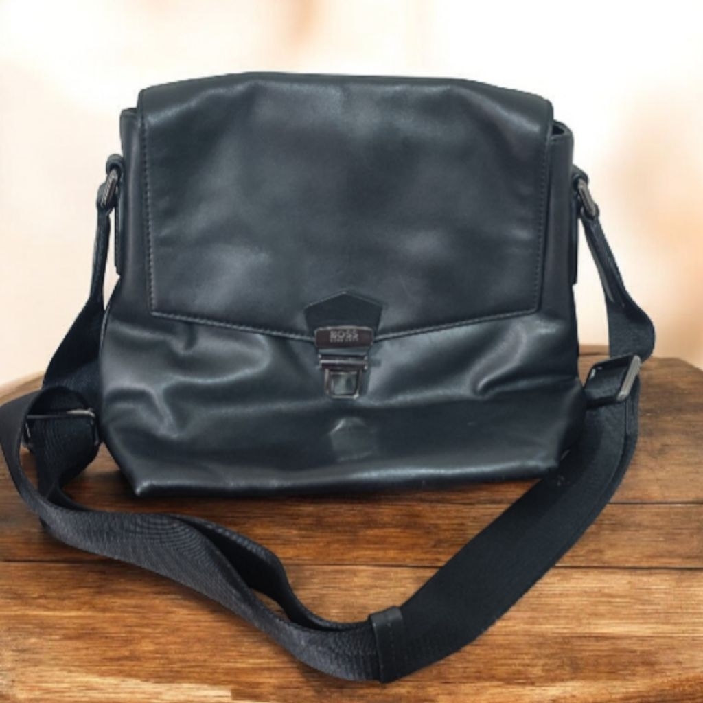 Tas Hugo Boss Pria Slempang Original Preloved