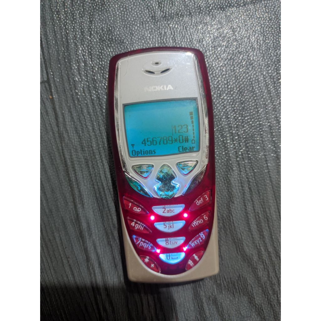 Hp jadul Nokia 8310 bahan