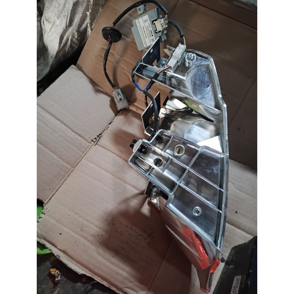 lampu led plus reflektor avanza xenia rush original copotan kanan