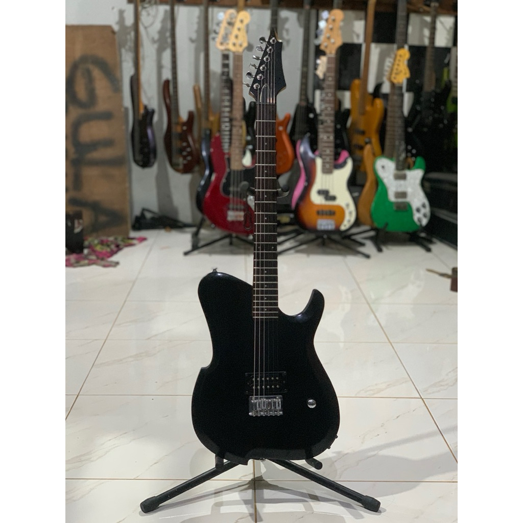 gitar elektrik replika si black basic cort