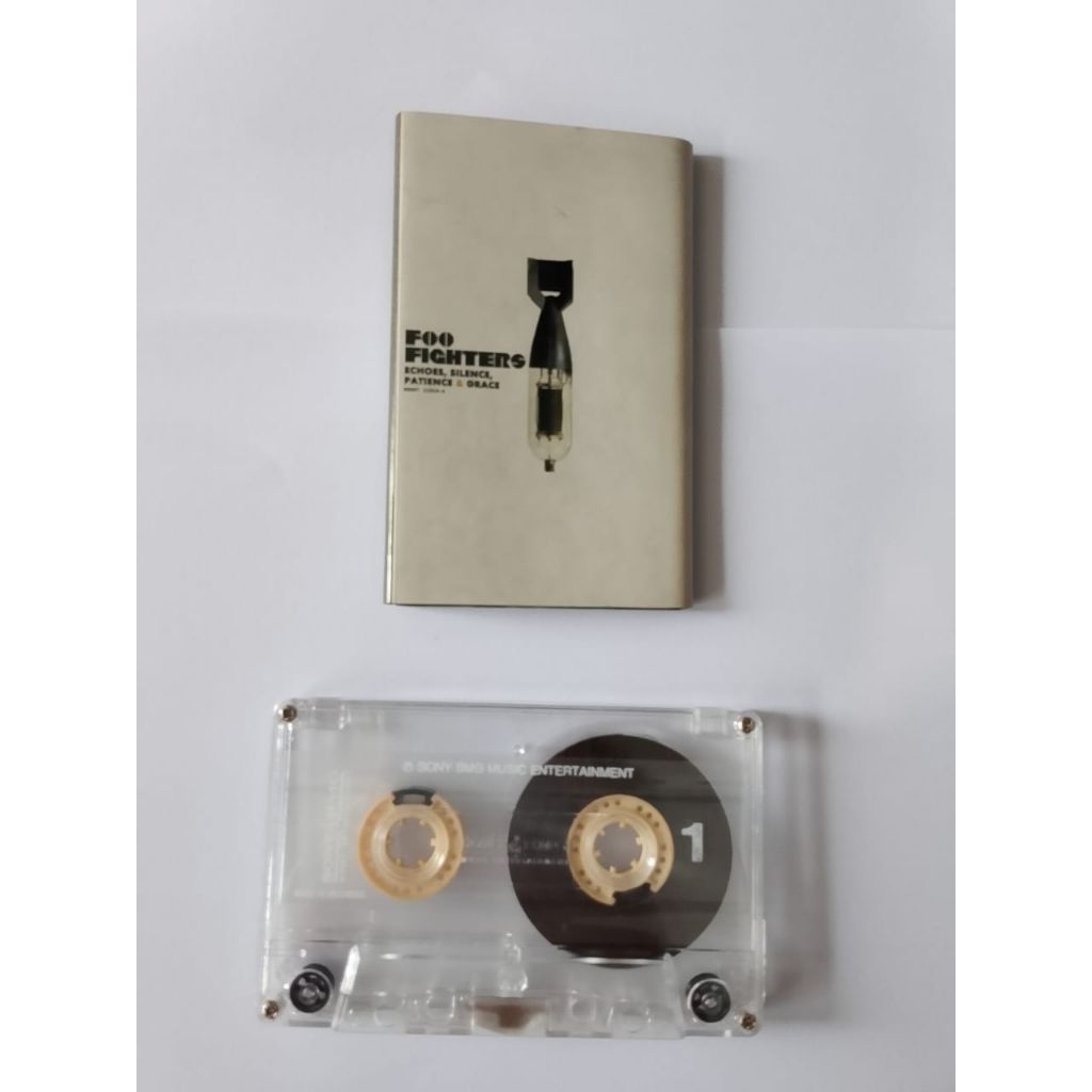 kaset pita original foo fighters - echoes, silence, patience and grace