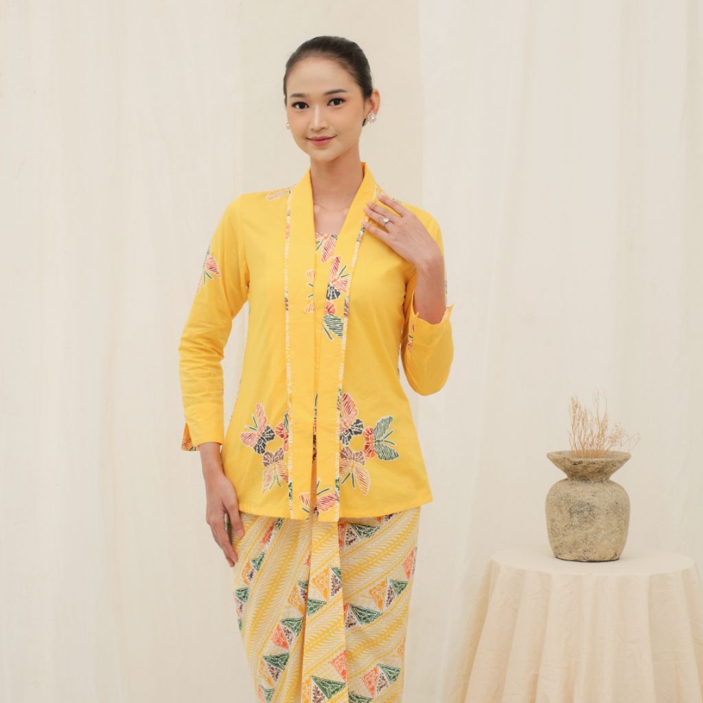 Kebaya Kutu Baru Kartini Modern Batik Cap Lengan Panjang by Khalisa Batik- Aruni Kuning
