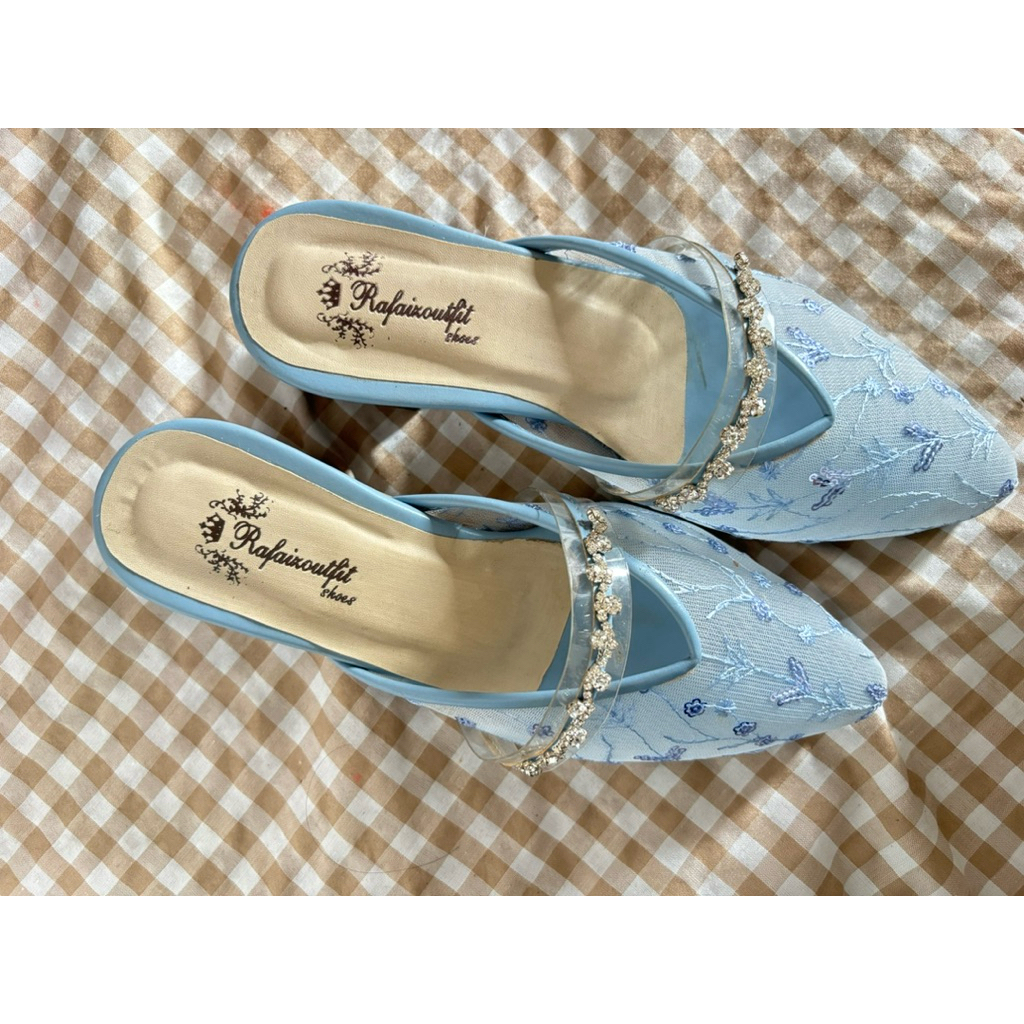 Heels wisuda wanita elegan