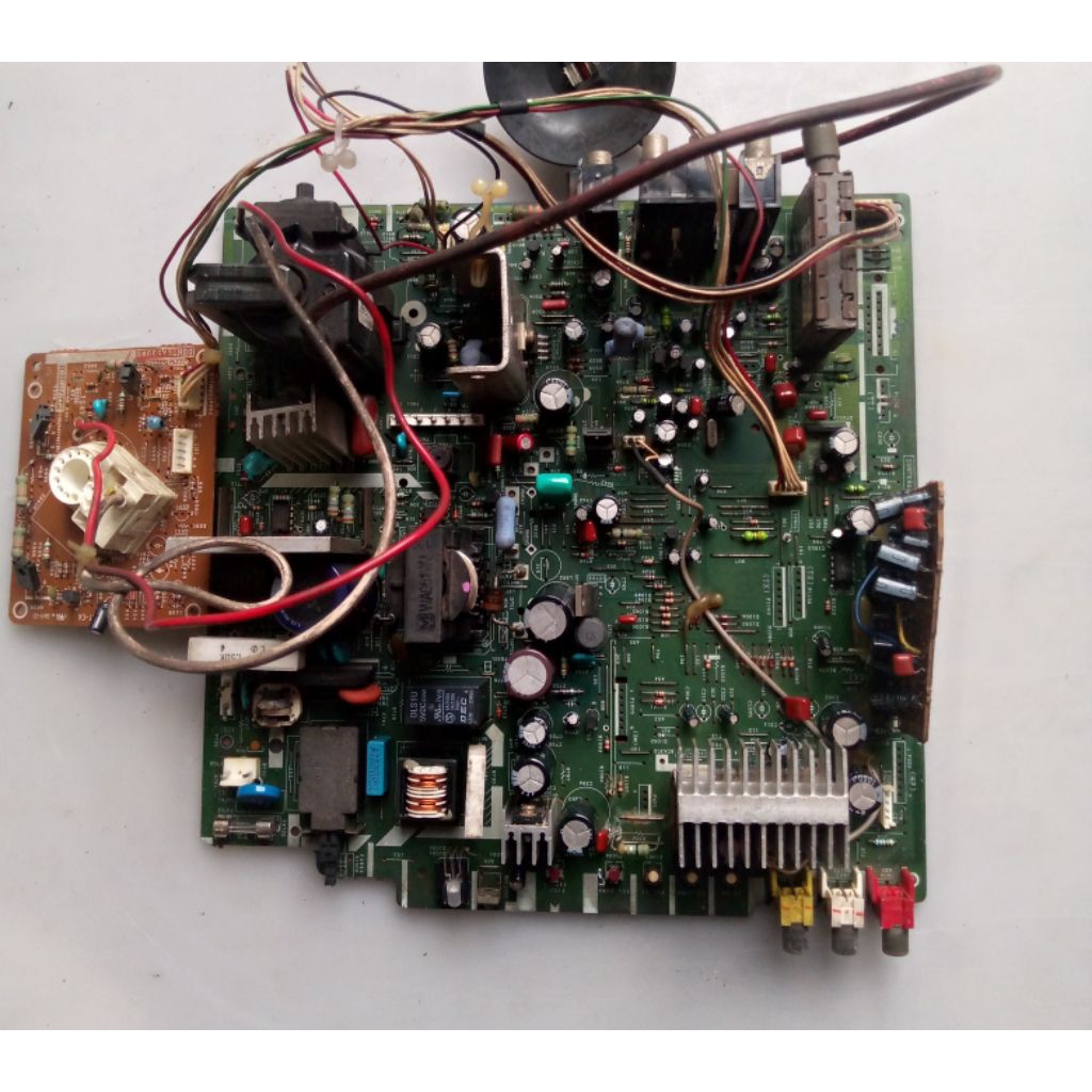 mesin tv Sharp 21inch,komponen lengkap,cabutan blm test/gambling