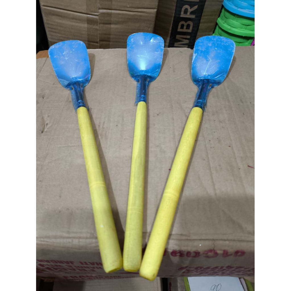 sutil gagang kayu / sutil penggorengan / spatula gagang kayu