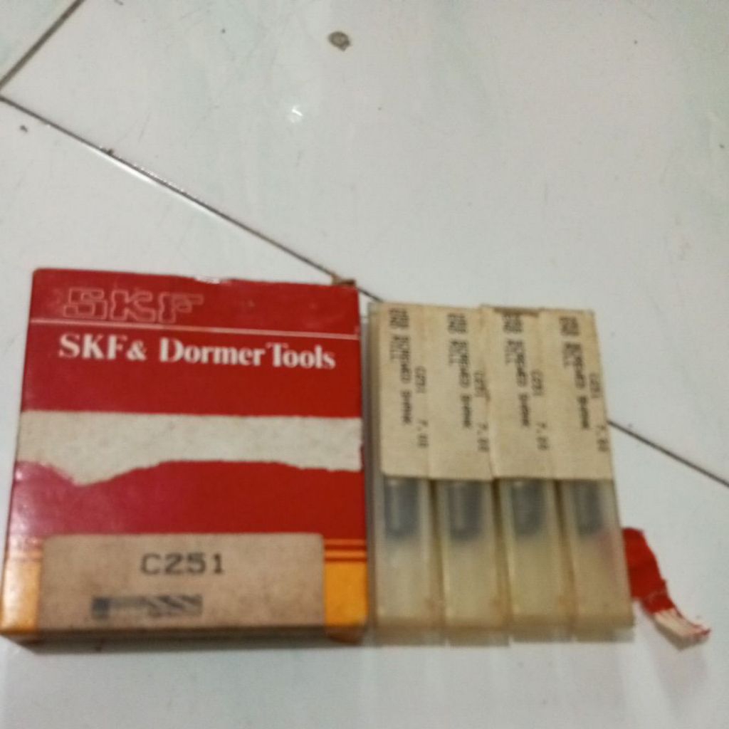 end mill hss Dormer 7mm  4 flutee