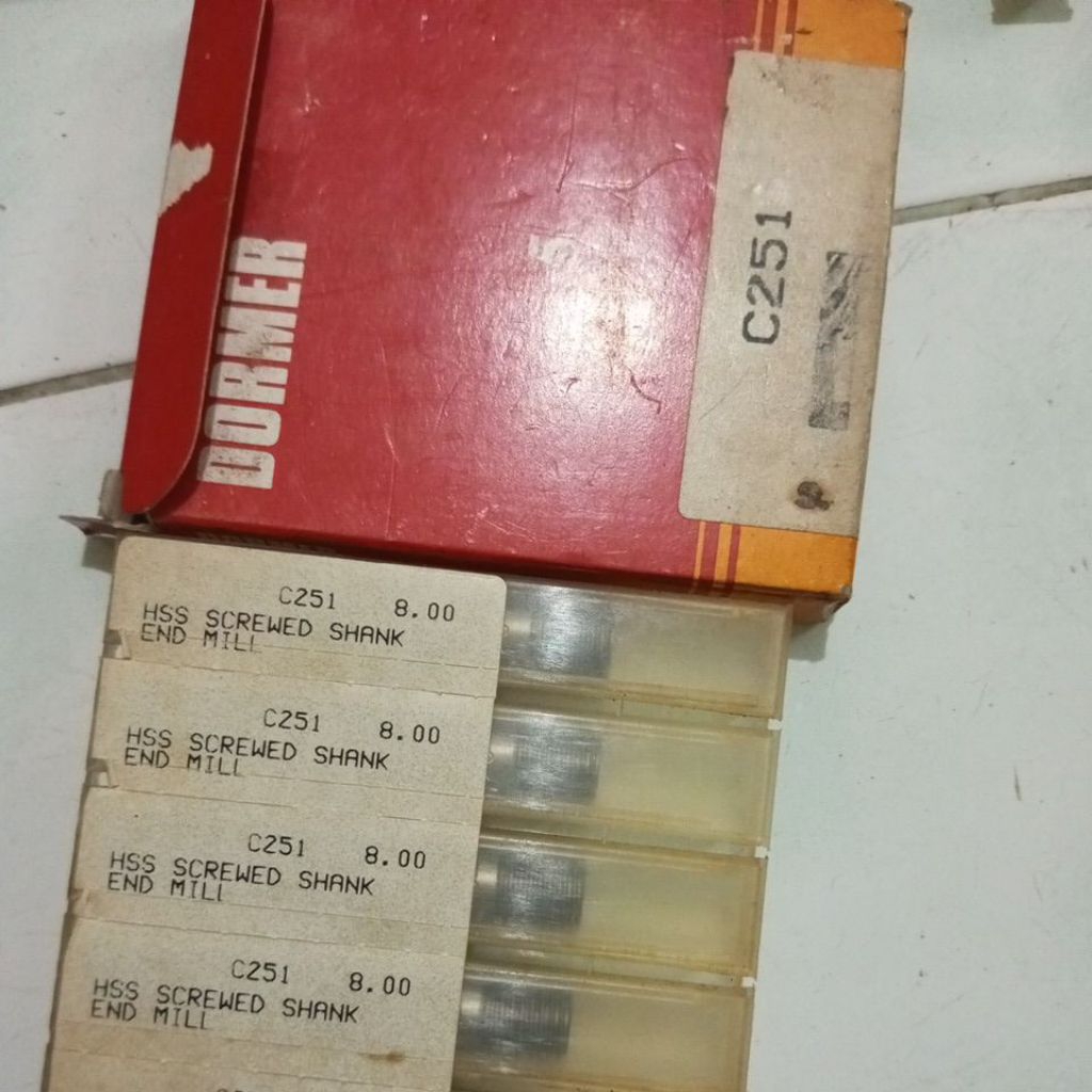 end mill hss  Dormer 8 mm 4 flutee