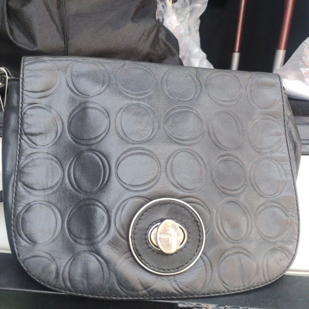 sling bag oroton pemakaian wajar