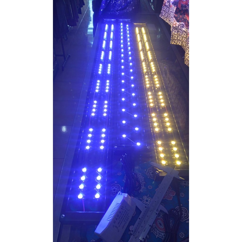 LAMPU TANNING HPL (3Watt/led) 72 mata led panjang 100 sampai 120cm 30.000 KELVIN