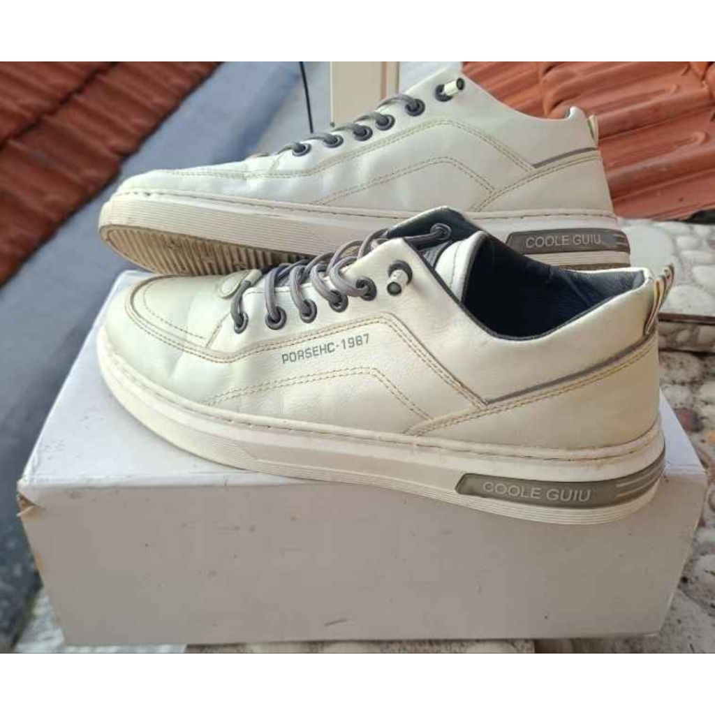 Sepatu Sneakers Size 43
